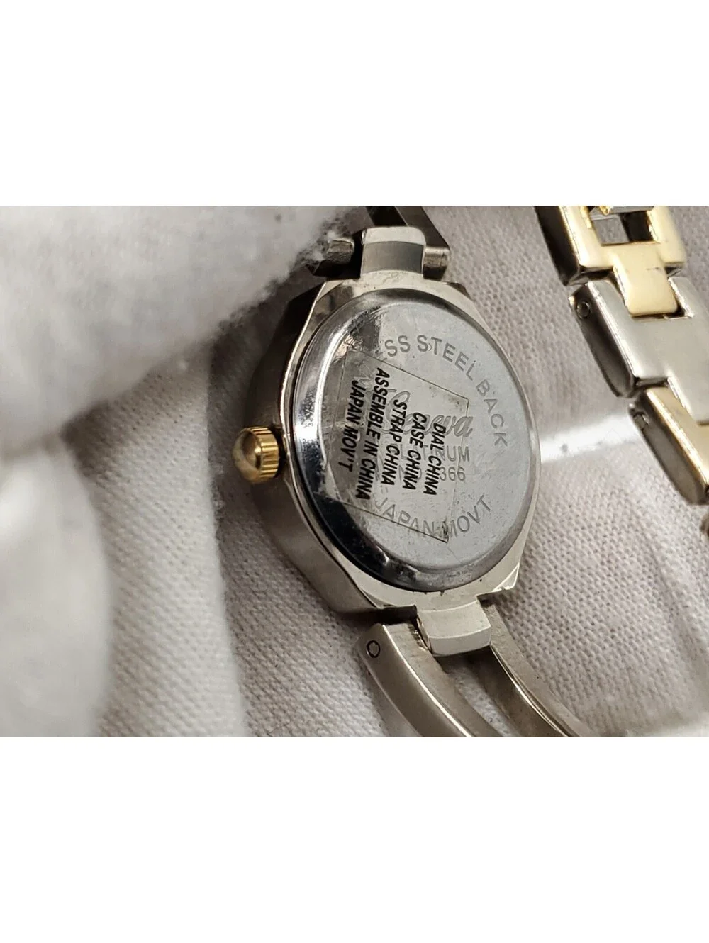 Geneva Platinum Quartz Womens Watch New Battery Two-Tone Gold Tone Dial 21mm